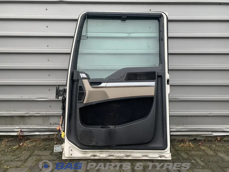 MAN TGX Portier Rechts MAN 81626004118 - Portière et pièces pour Camion: photos 2 MAN TGX Portier Rechts MAN 81626004118 - Portière et pièces pour Camion: photos 2