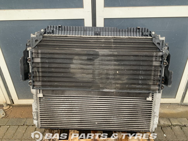 Mercedes-Benz Actros MP4 Koelerpakket Mercedes OM470LA 395 A 960 500 00 02 - Radiateur pour Camion: photos 2 Mercedes-Benz Actros MP4 Koelerpakket Mercedes OM470LA 395 A 960 500 00 02 - Radiateur pour Camion: photos 2