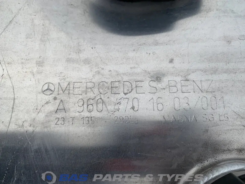 Réservoir de carburant pour Camion Mercedes-Benz: photos 6