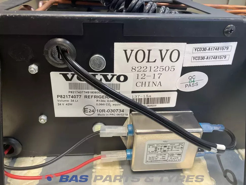 Volvo FH4 Koelkast Volvo 33 Liter 23834689 - Pièces de rechange pour Camion: photos 4 Volvo FH4 Koelkast Volvo 33 Liter 23834689 - Pièces de rechange pour Camion: photos 4