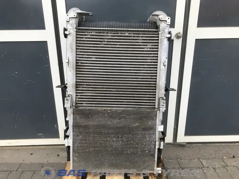 Renault Premium (Meerdere types) - Radiateur pour Camion: photos 2 Renault Premium (Meerdere types) - Radiateur pour Camion: photos 2