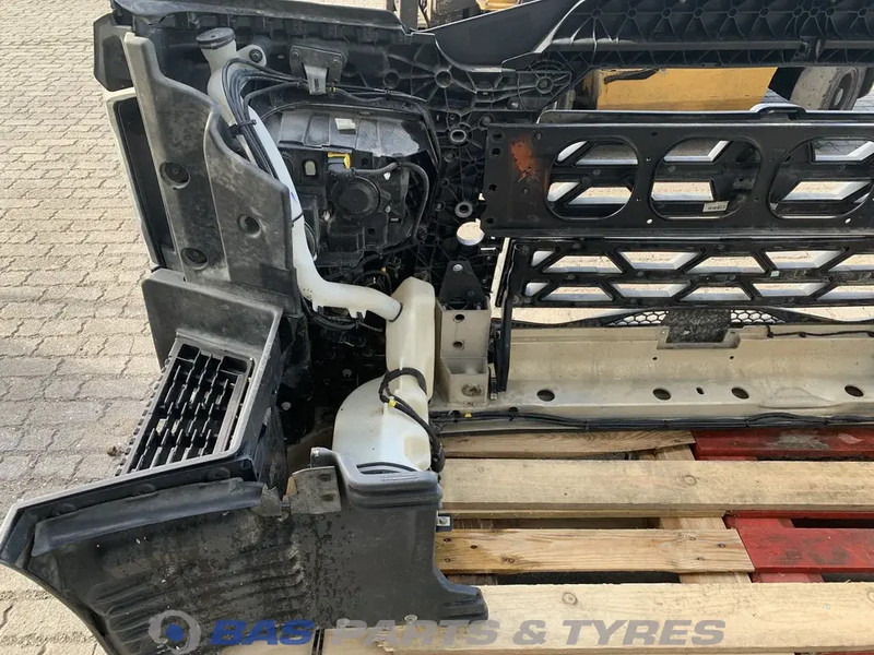 Renault T-Serie Bumper Renault 7482291437 - Pare-chocs pour Camion: photos 4 Renault T-Serie Bumper Renault 7482291437 - Pare-chocs pour Camion: photos 4