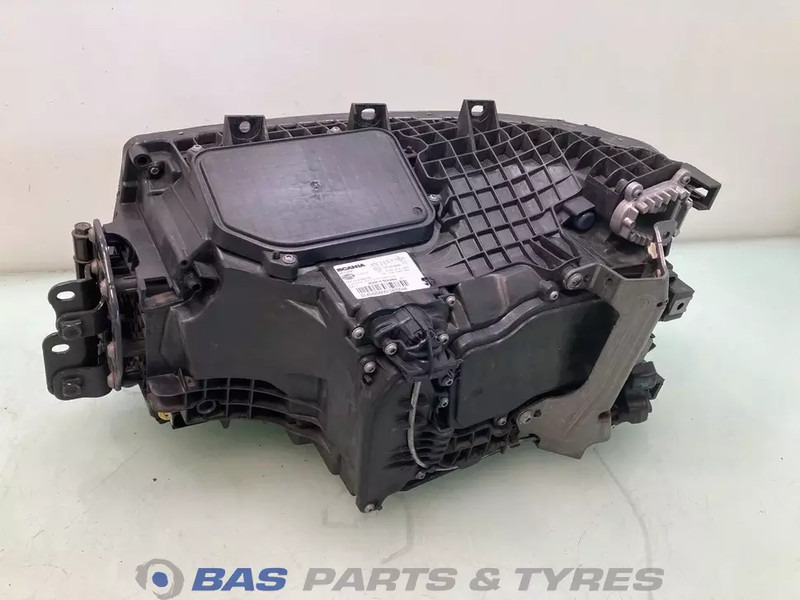 Scania Koplamp Rechts 2674391 - Feu avant pour Camion: photos 2 Scania Koplamp Rechts 2674391 - Feu avant pour Camion: photos 2