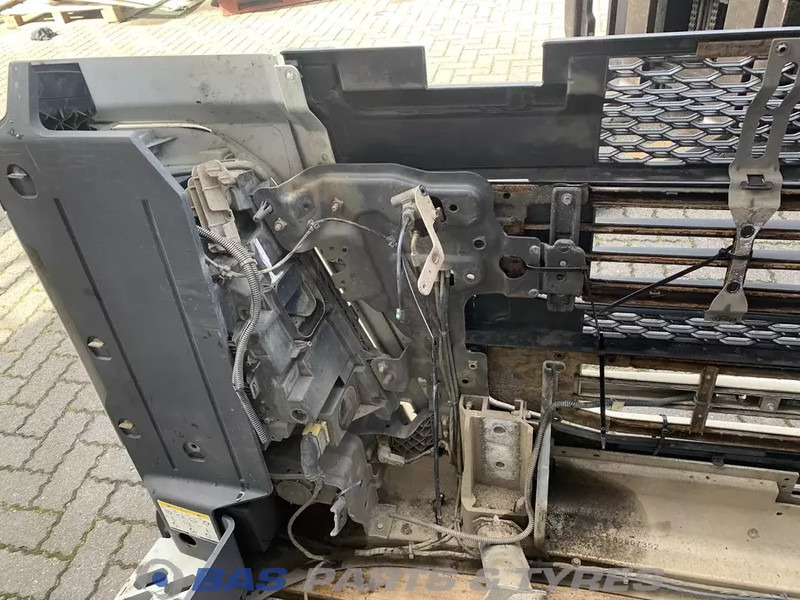 Volvo FH4 Bumper Volvo 82139942 - Pare-chocs pour Camion: photos 4 Volvo FH4 Bumper Volvo 82139942 - Pare-chocs pour Camion: photos 4