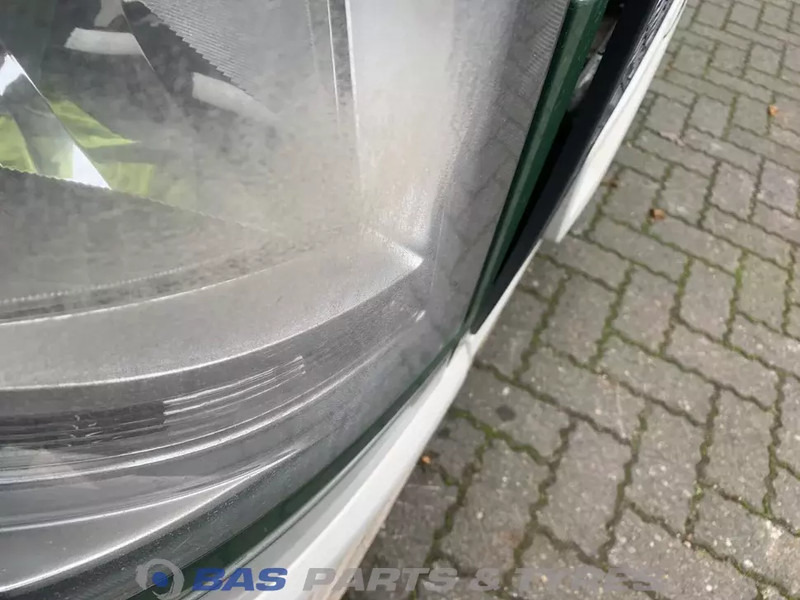 Volvo FH4 Bumper Volvo 82139942 - Pare-chocs pour Camion: photos 4 Volvo FH4 Bumper Volvo 82139942 - Pare-chocs pour Camion: photos 4