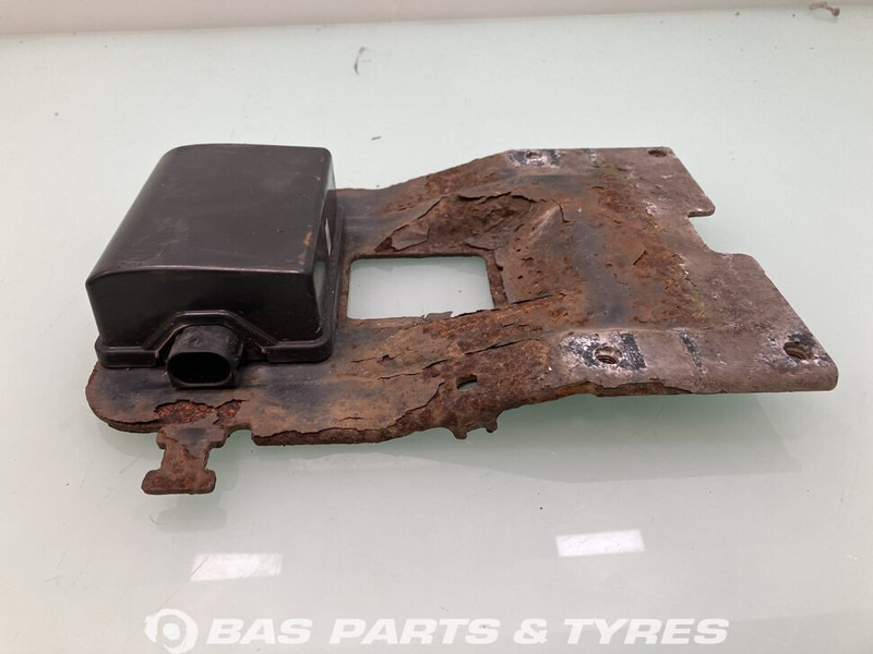 Volvo FH4 Regeleenheid Botswaarschuwing Volvo 21719200 - Lumière/ Éclairage pour Camion: photos 2 Volvo FH4 Regeleenheid Botswaarschuwing Volvo 21719200 - Lumière/ Éclairage pour Camion: photos 2