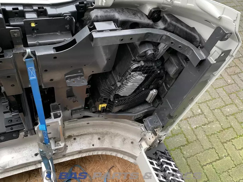 Volvo FH4B Bumper Volvo 78670304 - Pare-chocs pour Camion: photos 4 Volvo FH4B Bumper Volvo 78670304 - Pare-chocs pour Camion: photos 4