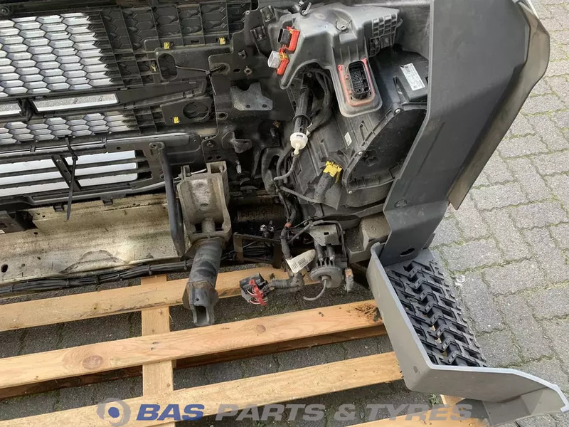 Volvo FM5 Bumper Volvo 84407376 - Pare-chocs pour Camion: photos 5 Volvo FM5 Bumper Volvo 84407376 - Pare-chocs pour Camion: photos 5