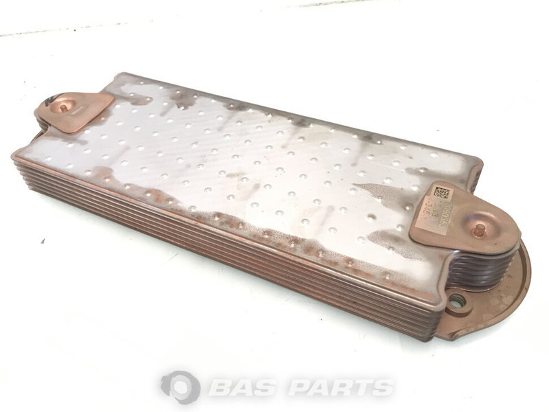 Volvo Oliekoeler Volvo 20505537 - Radiateur d'huile pour Camion: photos 1 Volvo Oliekoeler Volvo 20505537 - Radiateur d'huile pour Camion: photos 1
