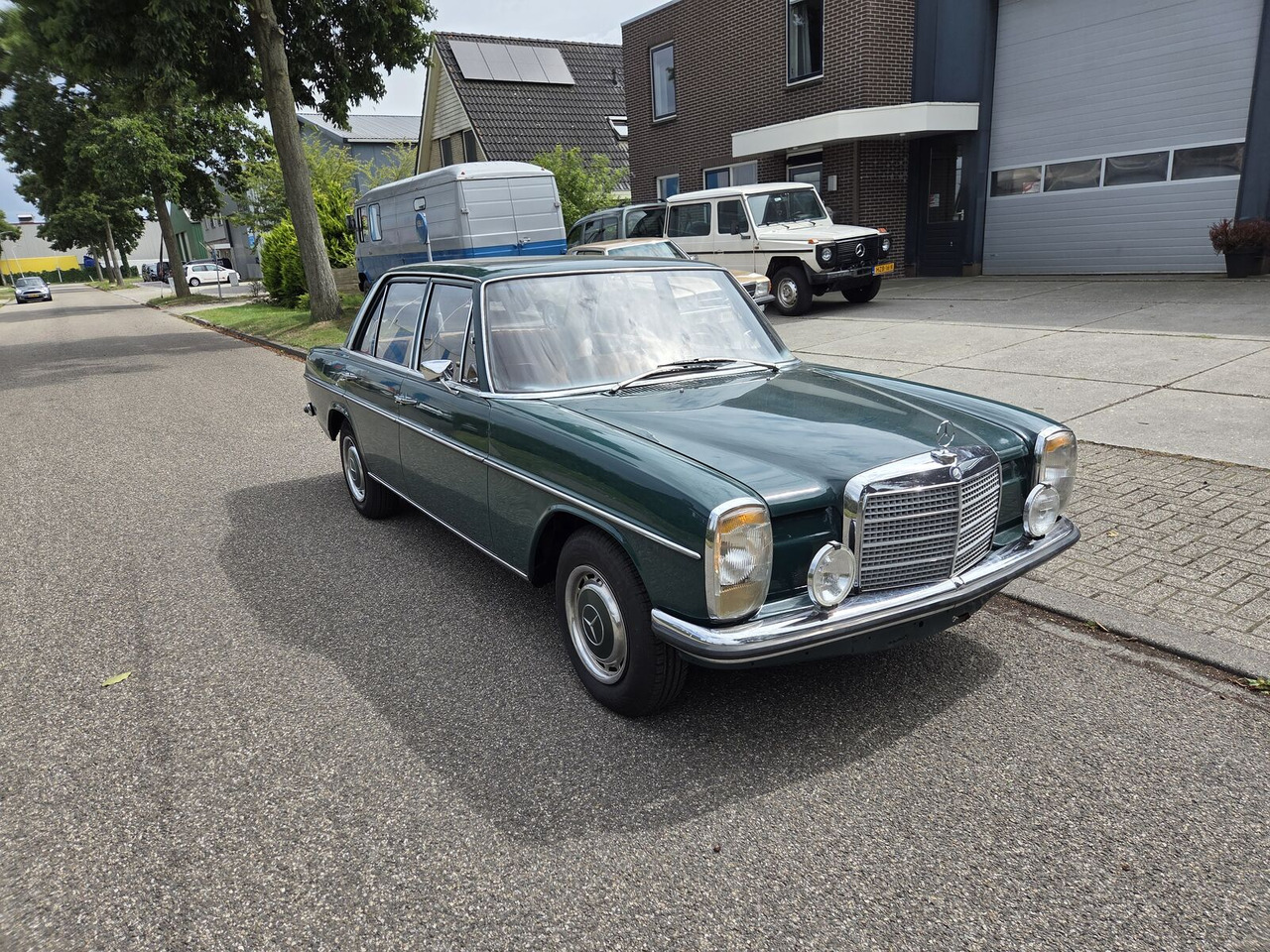Mercedes-Benz 220 (W115) sedan - Berline: photos 1 Mercedes-Benz 220 (W115) sedan - Berline: photos 1
