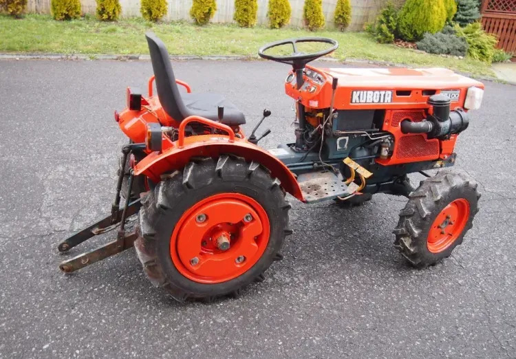Tracteur agricole Ciągnik Kubota B6100 1995 4x4: photos 9