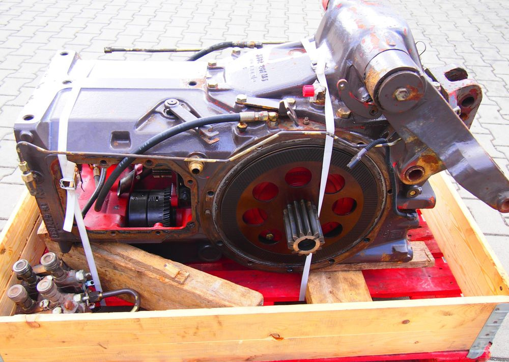 Części do Ciągnika Massey Ferguson MF 3000, 6000 Tylny most z podnośnikiem od MF 3000, 6000 - Essieu arrière pour Machine agricole: photos 2 Części do Ciągnika Massey Ferguson MF 3000, 6000 Tylny most z podnośnikiem od MF 3000, 6000 - Essieu arrière pour Machine agricole: photos 2