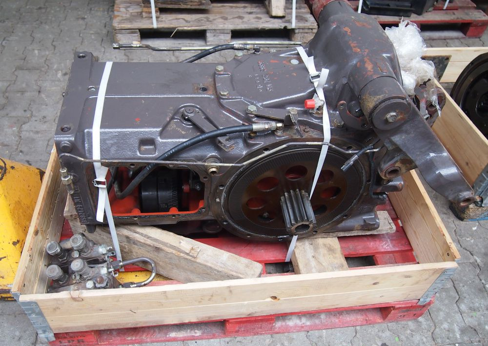 Części do Ciągnika Massey Ferguson MF 3000, 6000 Tylny most z podnośnikiem od MF 3000, 6000 - Essieu arrière pour Machine agricole: photos 5 Części do Ciągnika Massey Ferguson MF 3000, 6000 Tylny most z podnośnikiem od MF 3000, 6000 - Essieu arrière pour Machine agricole: photos 5