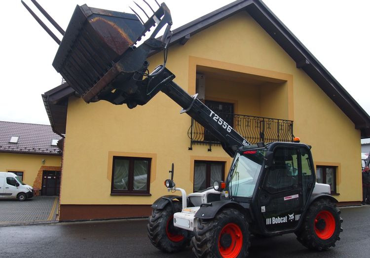 Ładowarka teleskopowa Bobcat T2556 2005 Ładowarka teleskopowa BOBCAT - Chariot télescopique: photos 1 Ładowarka teleskopowa Bobcat T2556 2005 Ładowarka teleskopowa BOBCAT - Chariot télescopique: photos 1