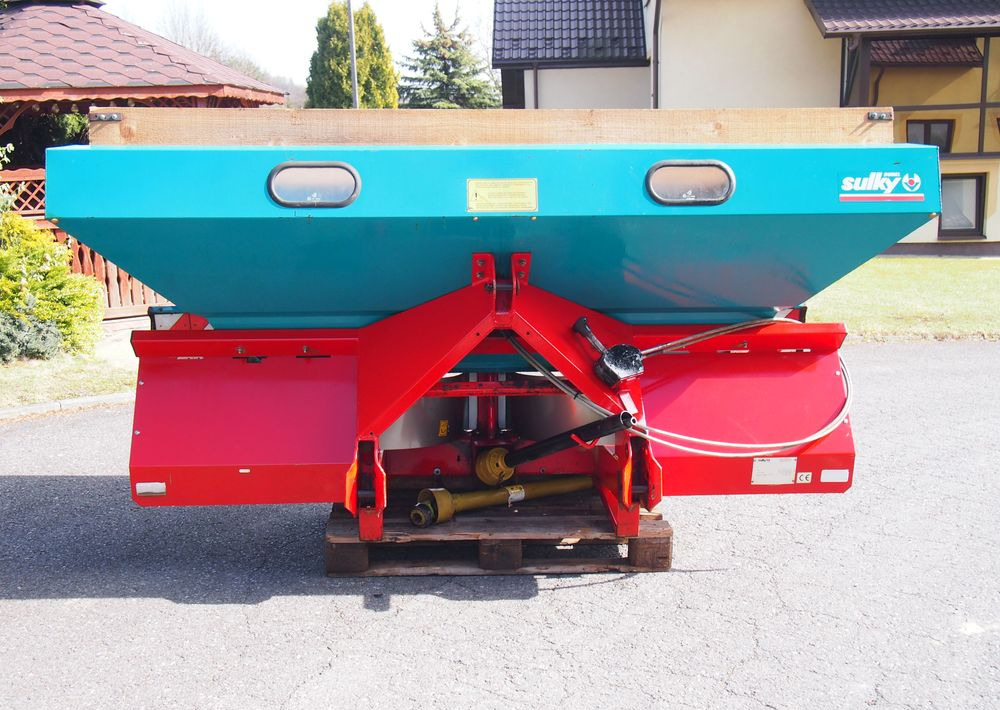 Rozsiewacz nawozów Sulky DPX GL 2000 18-24m Rozsiewacz nawozów Sulky - Distributeur d'engrais: photos 1 Rozsiewacz nawozów Sulky DPX GL 2000 18-24m Rozsiewacz nawozów Sulky - Distributeur d'engrais: photos 1