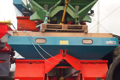 Rozsiewacz nawozów Sulky DPXGL 18-24m Rozsiewacz nawozów Sulky - Distributeur d'engrais: photos 1 Rozsiewacz nawozów Sulky DPXGL 18-24m Rozsiewacz nawozów Sulky - Distributeur d'engrais: photos 1