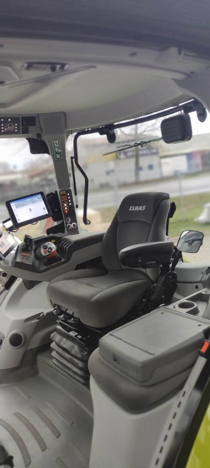Tracteur agricole Claas Axion 930: photos 6