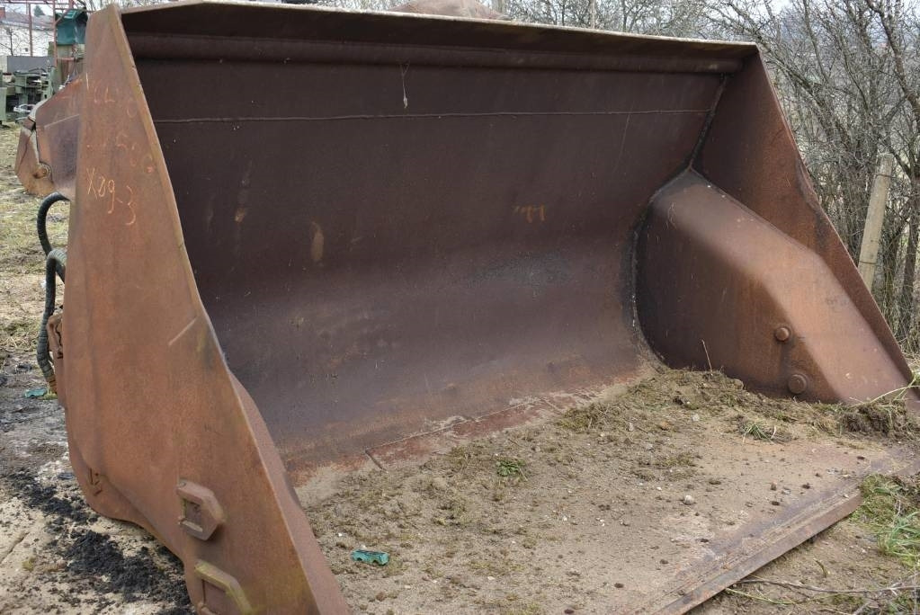 Lyzki do zaladunku do ladowarki VOLVO  - Godet pour Engins de chantier: photos 4 Lyzki do zaladunku do ladowarki VOLVO  - Godet pour Engins de chantier: photos 4