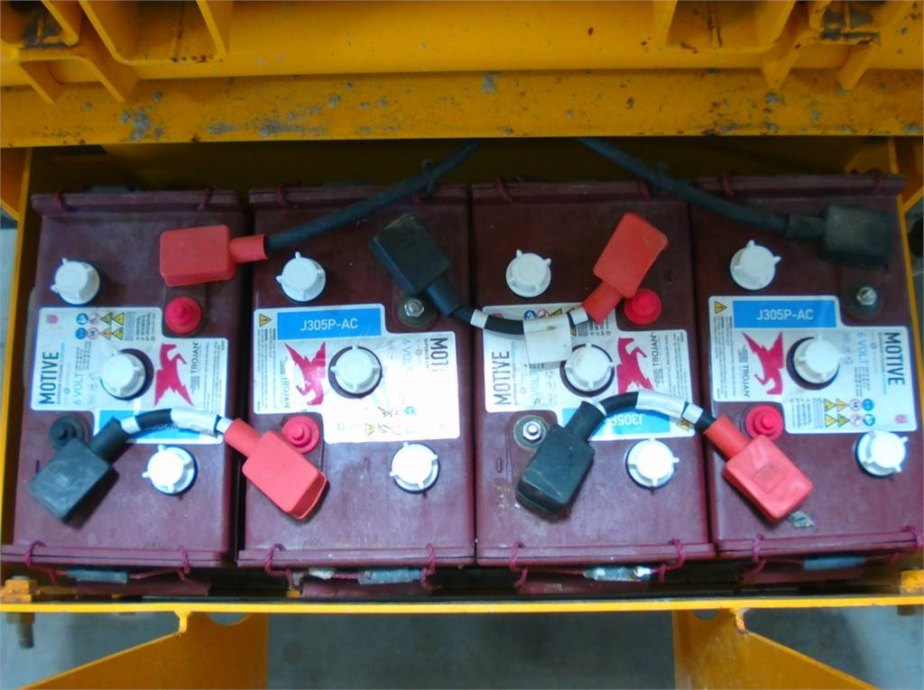 Haulotte Compact 12 - Nacelle ciseaux: photos 5 Haulotte Compact 12 - Nacelle ciseaux: photos 5