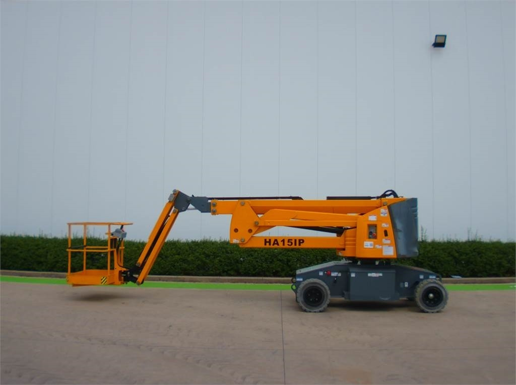 Haulotte HA15IP - Nacelle articulée: photos 1 Haulotte HA15IP - Nacelle articulée: photos 1