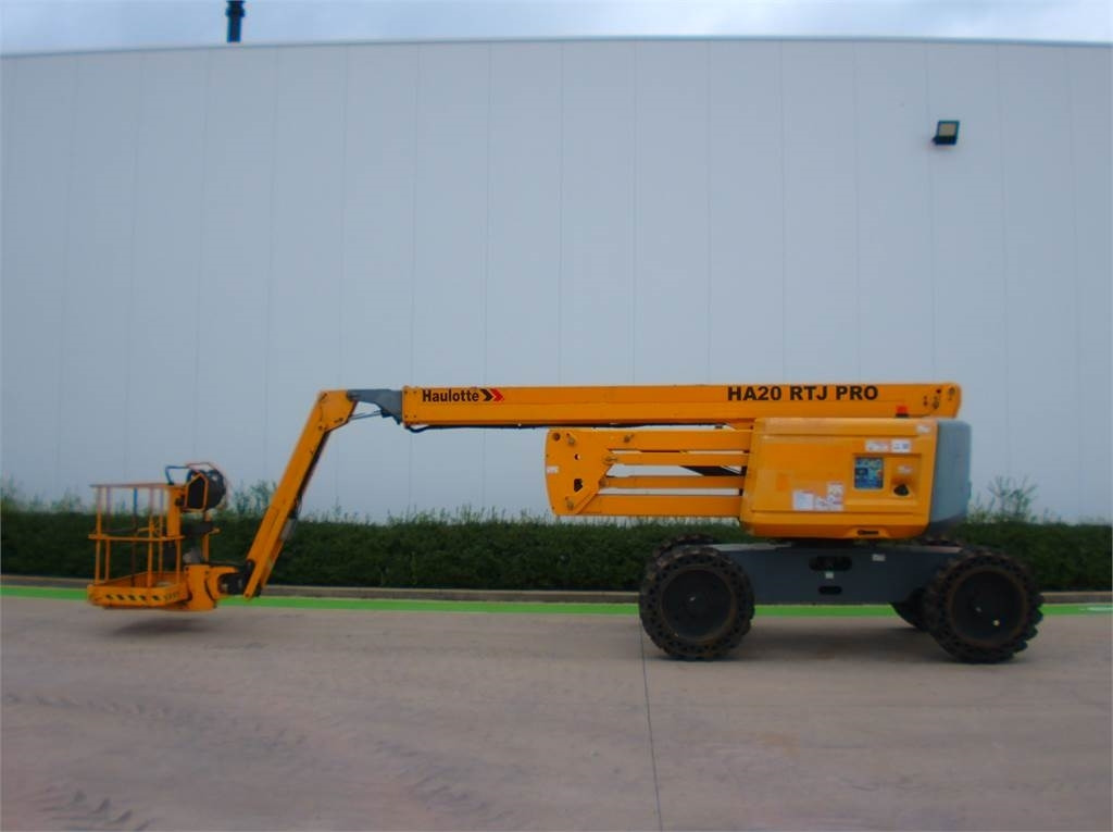 Haulotte HA20RTJ Pro - Nacelle articulée: photos 1 Haulotte HA20RTJ Pro - Nacelle articulée: photos 1
