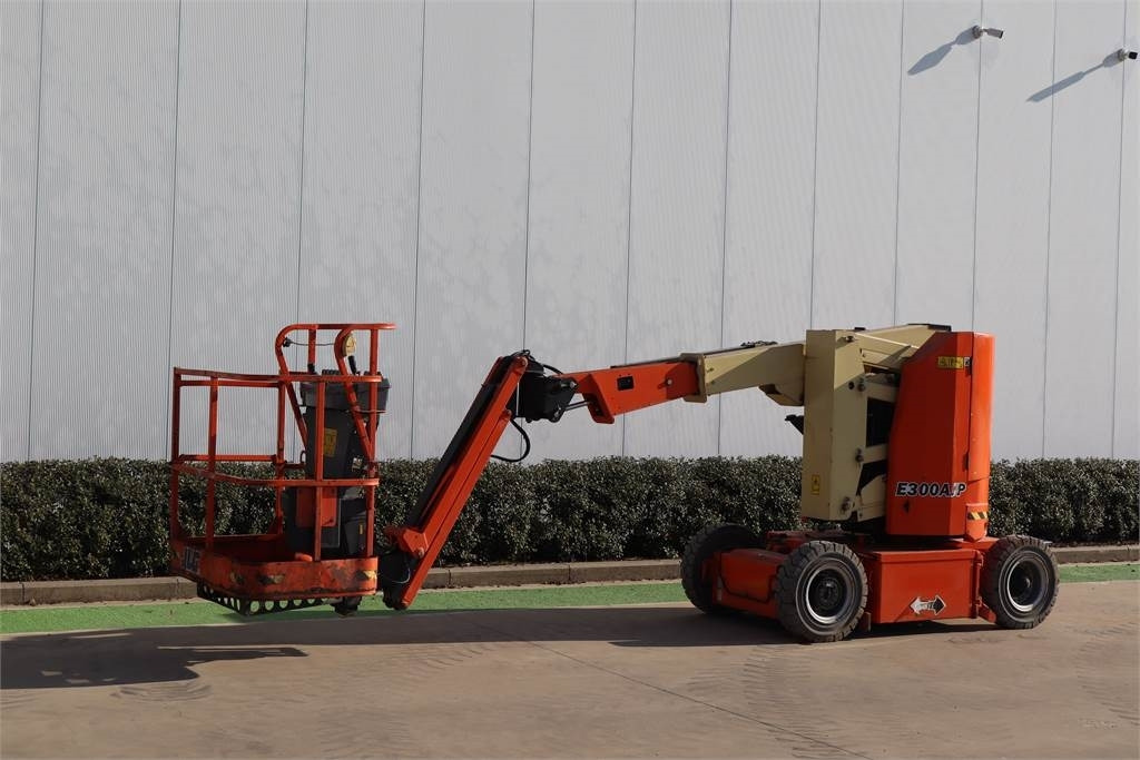 JLG E300AJP - Nacelle articulée: photos 2 JLG E300AJP - Nacelle articulée: photos 2