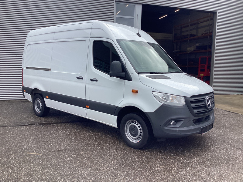 Mercedes-Benz Sprinter 317 CDI Aut. L2H2 BPM VRIJ! Carplay/ Gev.Stoel/ 270 Gr.Deuren/ Stoelverw./ Navi/ Camera/ PDC/ Cruise/ DAB - Fourgon utilitaire: photos 1 Mercedes-Benz Sprinter 317 CDI Aut. L2H2 BPM VRIJ! Carplay/ Gev.Stoel/ 270 Gr.Deuren/ Stoelverw./ Navi/ Camera/ PDC/ Cruise/ DAB - Fourgon utilitaire: photos 1