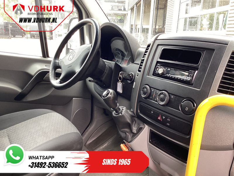 Volkswagen Crafter 35 2.0 TDI L3H2 EXPORT ONLY! €9.559 incl BTW/BPM Rolstoellift/ 9 Pers/ 9P/ Sidebars/ Rearbar/ Airco - Minibus, Transport de personnes: photos 3 Volkswagen Crafter 35 2.0 TDI L3H2 EXPORT ONLY! €9.559 incl BTW/BPM Rolstoellift/ 9 Pers/ 9P/ Sidebars/ Rearbar/ Airco - Minibus, Transport de personnes: photos 3