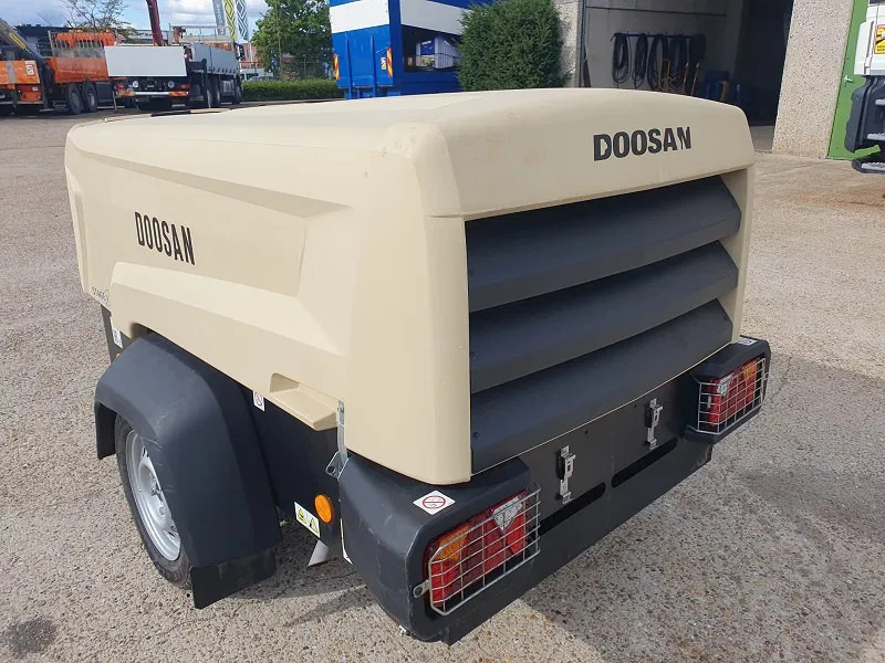 Doosan Doosan 77.55- stock id107 - Compresseur d'air: photos 4 Doosan Doosan 77.55- stock id107 - Compresseur d'air: photos 4