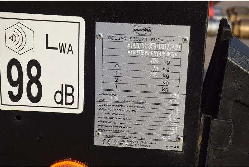 Doosan Doosan 77.55- stock id107 - Compresseur d'air: photos 5 Doosan Doosan 77.55- stock id107 - Compresseur d'air: photos 5