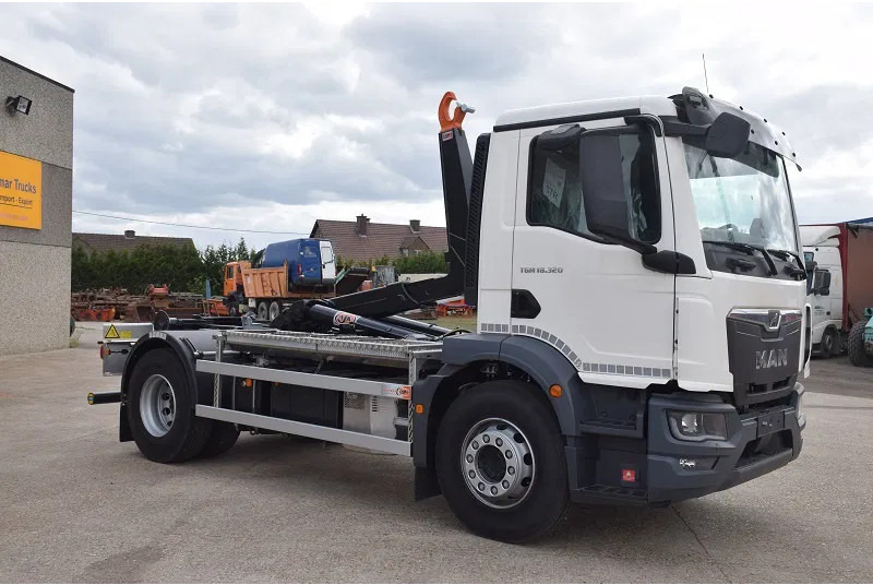 Camion ampliroll MAN TGM 18.320: photos 11