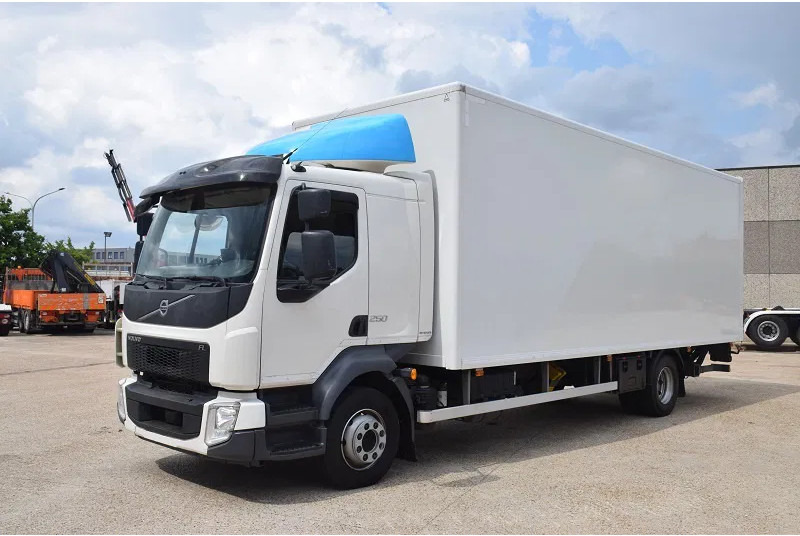 Volvo FL 250 - Camion fourgon: photos 1 Volvo FL 250 - Camion fourgon: photos 1