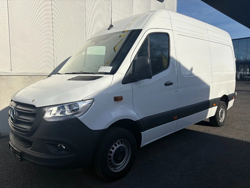Mercedes-Benz Sprinter 317 L2H2*360°Camera*Airco*Navigatie*Zetelverwarming - Fourgon utilitaire: photos 1 Mercedes-Benz Sprinter 317 L2H2*360°Camera*Airco*Navigatie*Zetelverwarming - Fourgon utilitaire: photos 1