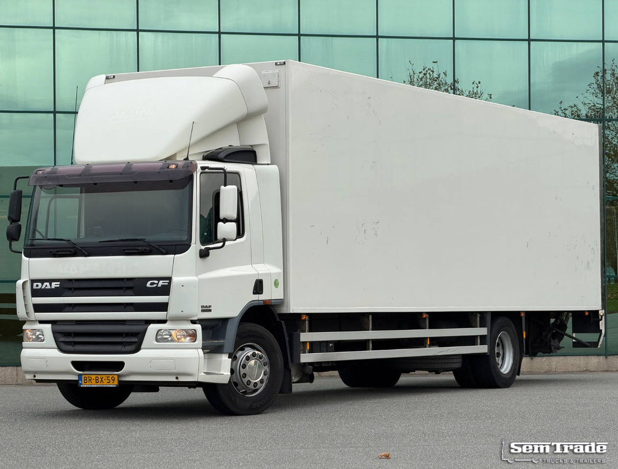 DAF CF 75.250 Euro 3 Manual Gearbox VAN Beurden Isolated BOX Tail Lift Super Condition NL-Truck - Camion fourgon: photos 1 DAF CF 75.250 Euro 3 Manual Gearbox VAN Beurden Isolated BOX Tail Lift Super Condition NL-Truck - Camion fourgon: photos 1
