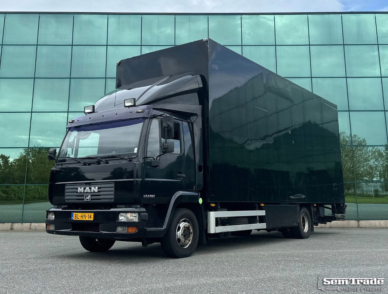 MAN LE 220C Euro 3 Isolated BOX + BOX Heater 740 x 240 x 295 CM Inside Holland Truck - Camion fourgon: photos 1 MAN LE 220C Euro 3 Isolated BOX + BOX Heater 740 x 240 x 295 CM Inside Holland Truck - Camion fourgon: photos 1