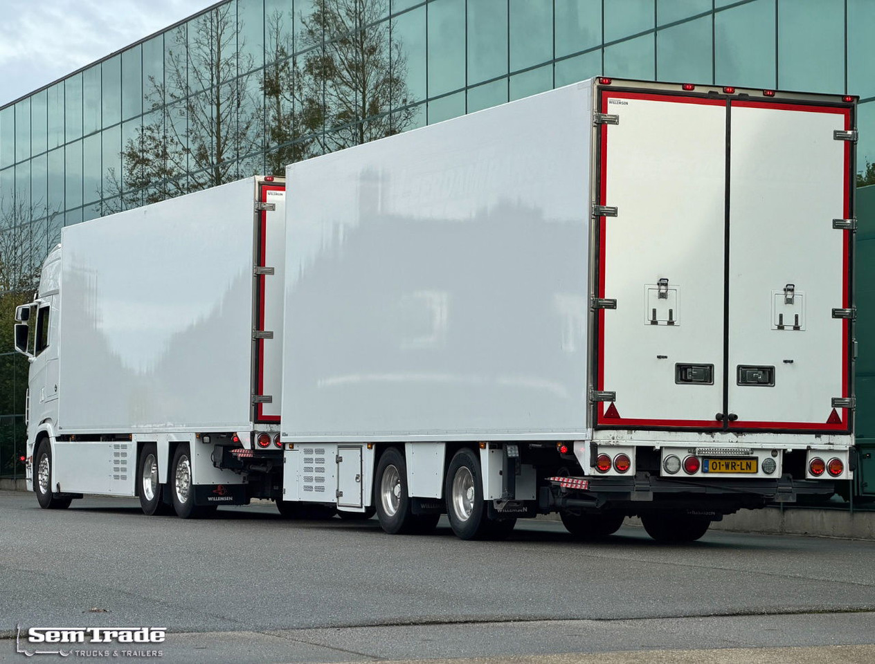 Scania S660 V8 Retarder Full Options 50CC VAN Beurden Boxes 2x Lift Super Condition - Camion frigorifique: photos 3 Scania S660 V8 Retarder Full Options 50CC VAN Beurden Boxes 2x Lift Super Condition - Camion frigorifique: photos 3