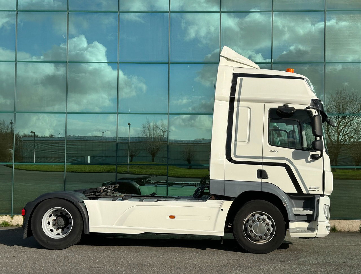 DAF CF 440 FT Space CAB 2x Tanks 766.000 KM TOP Condition NL Truck 2 Similar Pie - Tracteur routier: photos 5 DAF CF 440 FT Space CAB 2x Tanks 766.000 KM TOP Condition NL Truck 2 Similar Pie - Tracteur routier: photos 5