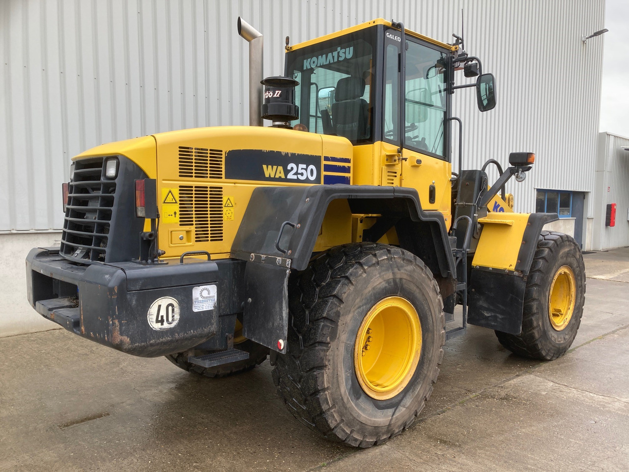 KOMATSU WA250 - Chargeuse sur pneus: photos 4 KOMATSU WA250 - Chargeuse sur pneus: photos 4