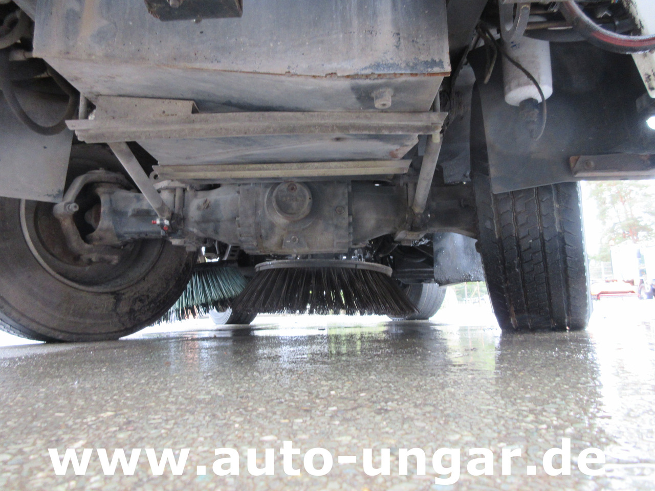 Aebi MFH 5500 Baujahr 2012 Euro 5 Kehrmaschine mit Hochentleerung - Balayeuse de voirie: photos 5 Aebi MFH 5500 Baujahr 2012 Euro 5 Kehrmaschine mit Hochentleerung - Balayeuse de voirie: photos 5