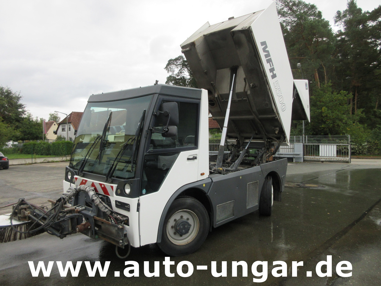Aebi MFH 5500 Baujahr 2012 Euro 5 Kehrmaschine mit Hochentleerung - Balayeuse de voirie: photos 3 Aebi MFH 5500 Baujahr 2012 Euro 5 Kehrmaschine mit Hochentleerung - Balayeuse de voirie: photos 3