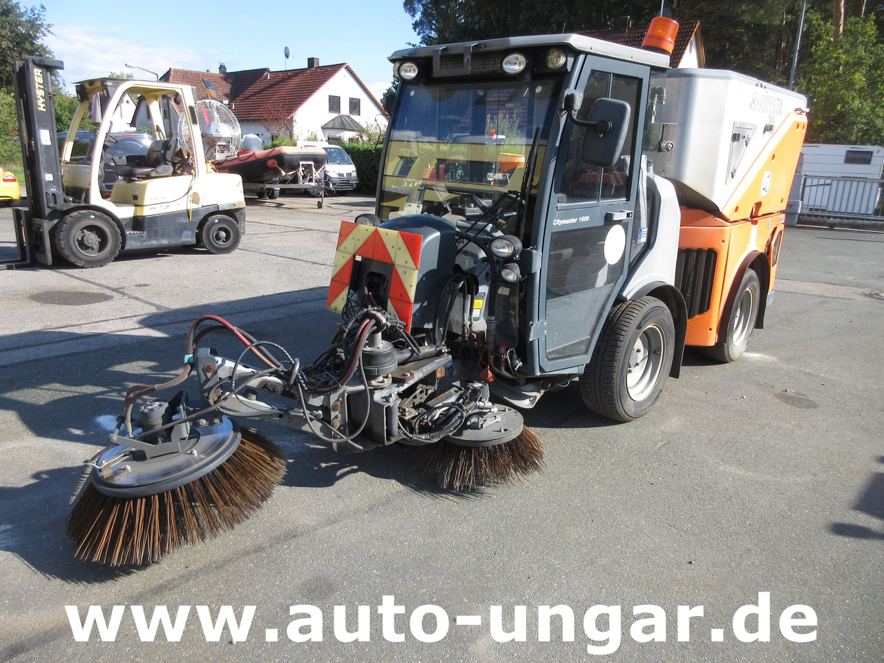 Hako CM 1600 Kehrmaschine 4x4 Baujahr 2018 3 Besen MOTORSCHADEN - Balayeuse de voirie: photos 3 Hako CM 1600 Kehrmaschine 4x4 Baujahr 2018 3 Besen MOTORSCHADEN - Balayeuse de voirie: photos 3