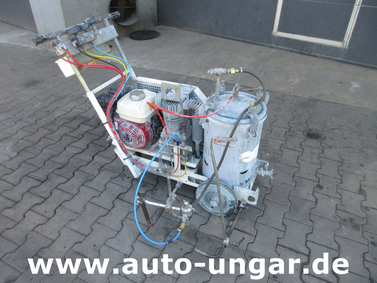 Hofmann H5-1 Straßenmarkierungsmaschine Roadmarking Machine Graco Markiermaschine - Travaux routiers: photos 1 Hofmann H5-1 Straßenmarkierungsmaschine Roadmarking Machine Graco Markiermaschine - Travaux routiers: photos 1