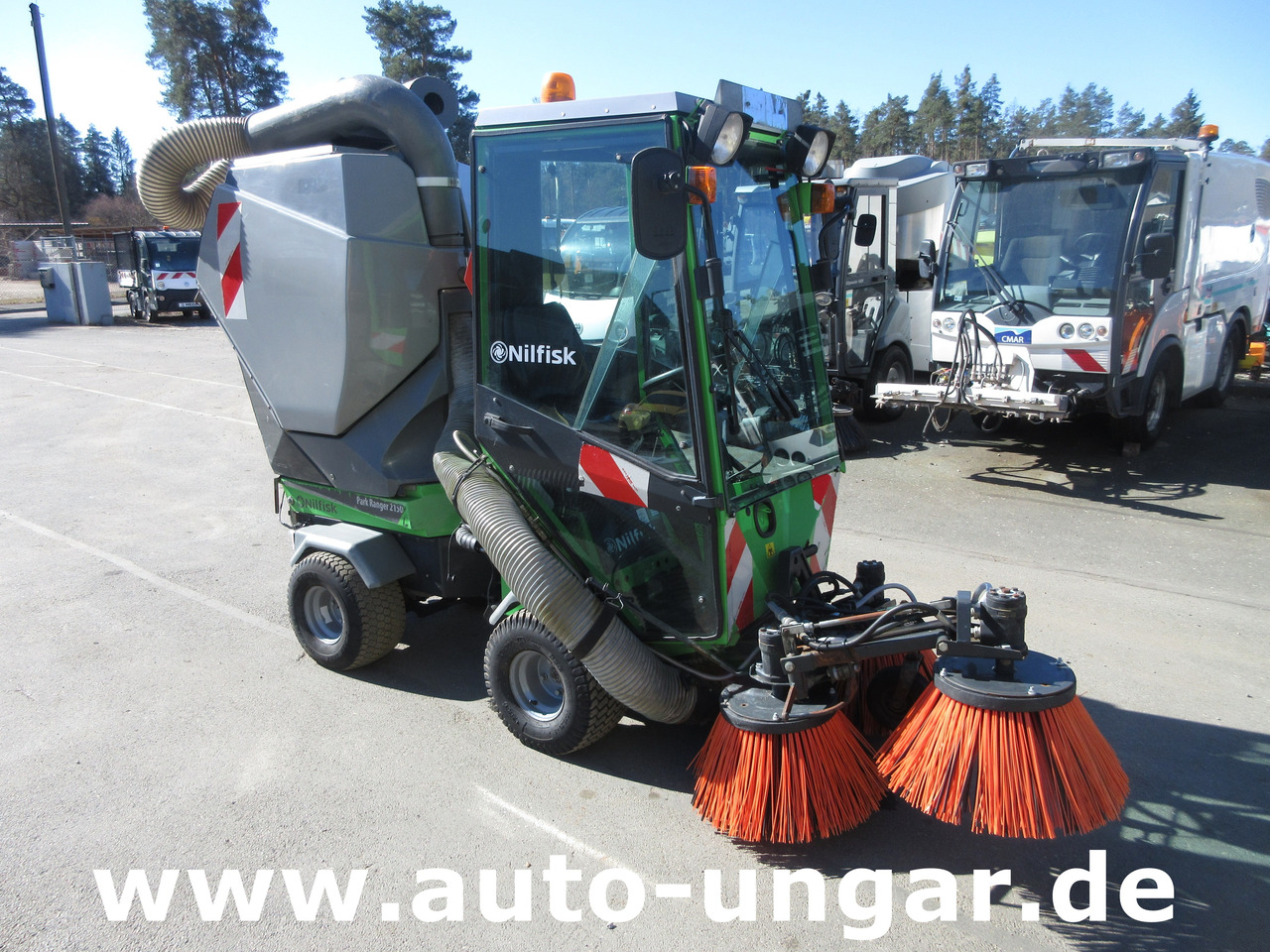 NILFISK Park Ranger 2150 Egholm Geräteträger mit Kehraufbau Baujahr 2018 Perkins - Balayeuse de voirie: photos 1 NILFISK Park Ranger 2150 Egholm Geräteträger mit Kehraufbau Baujahr 2018 Perkins - Balayeuse de voirie: photos 1