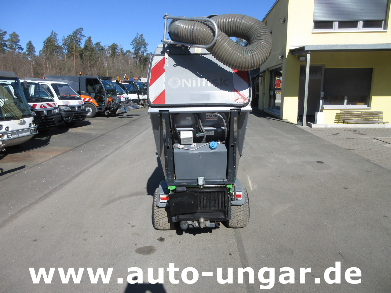NILFISK Park Ranger 2150 Egholm Geräteträger mit Kehraufbau Baujahr 2018 Perkins - Balayeuse de voirie: photos 4 NILFISK Park Ranger 2150 Egholm Geräteträger mit Kehraufbau Baujahr 2018 Perkins - Balayeuse de voirie: photos 4