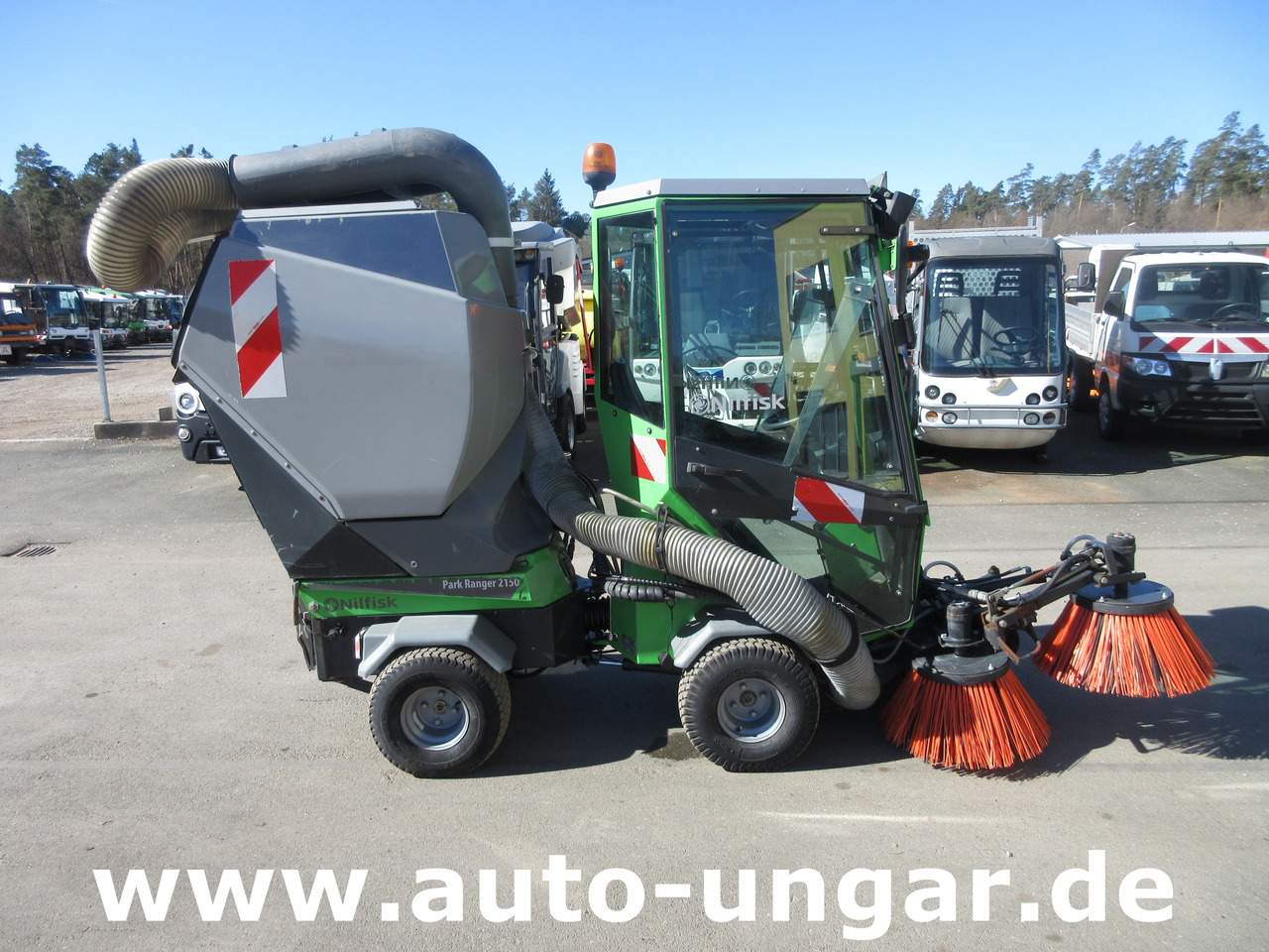 NILFISK Park Ranger 2150 Egholm Geräteträger mit Kehraufbau Baujahr 2018 Perkins - Balayeuse de voirie: photos 2 NILFISK Park Ranger 2150 Egholm Geräteträger mit Kehraufbau Baujahr 2018 Perkins - Balayeuse de voirie: photos 2