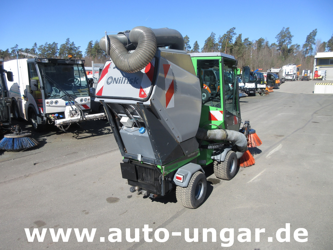 NILFISK Park Ranger 2150 Egholm Geräteträger mit Kehraufbau Baujahr 2018 Perkins - Balayeuse de voirie: photos 3 NILFISK Park Ranger 2150 Egholm Geräteträger mit Kehraufbau Baujahr 2018 Perkins - Balayeuse de voirie: photos 3