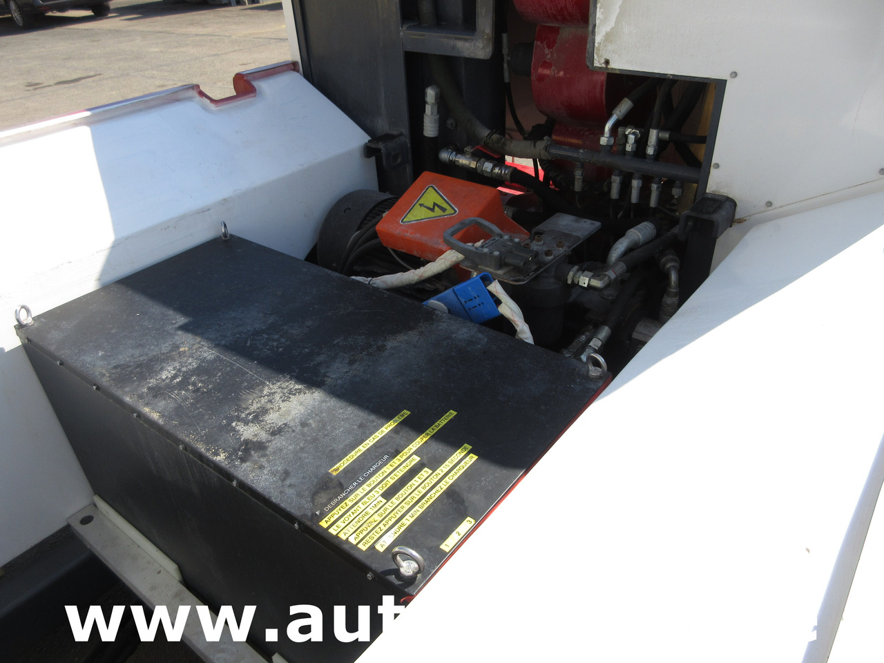 Utilitaire électrique compact OKAY 3500 Elektra 80V IceResurfacer Elektro Eisbearbeitungsmaschine Zamboni: photos 18