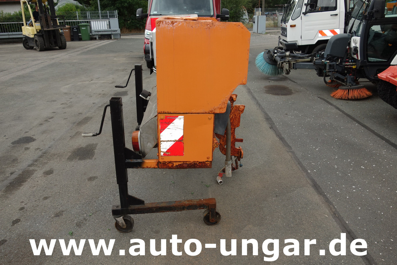 Multicar Kiefer - Bertsche Heckanbaustreuer für Multicar Boki Ladog Hansa Winterdienst - Véhicule de voirie/ Spécial: photos 2 Multicar Kiefer - Bertsche Heckanbaustreuer für Multicar Boki Ladog Hansa Winterdienst - Véhicule de voirie/ Spécial: photos 2