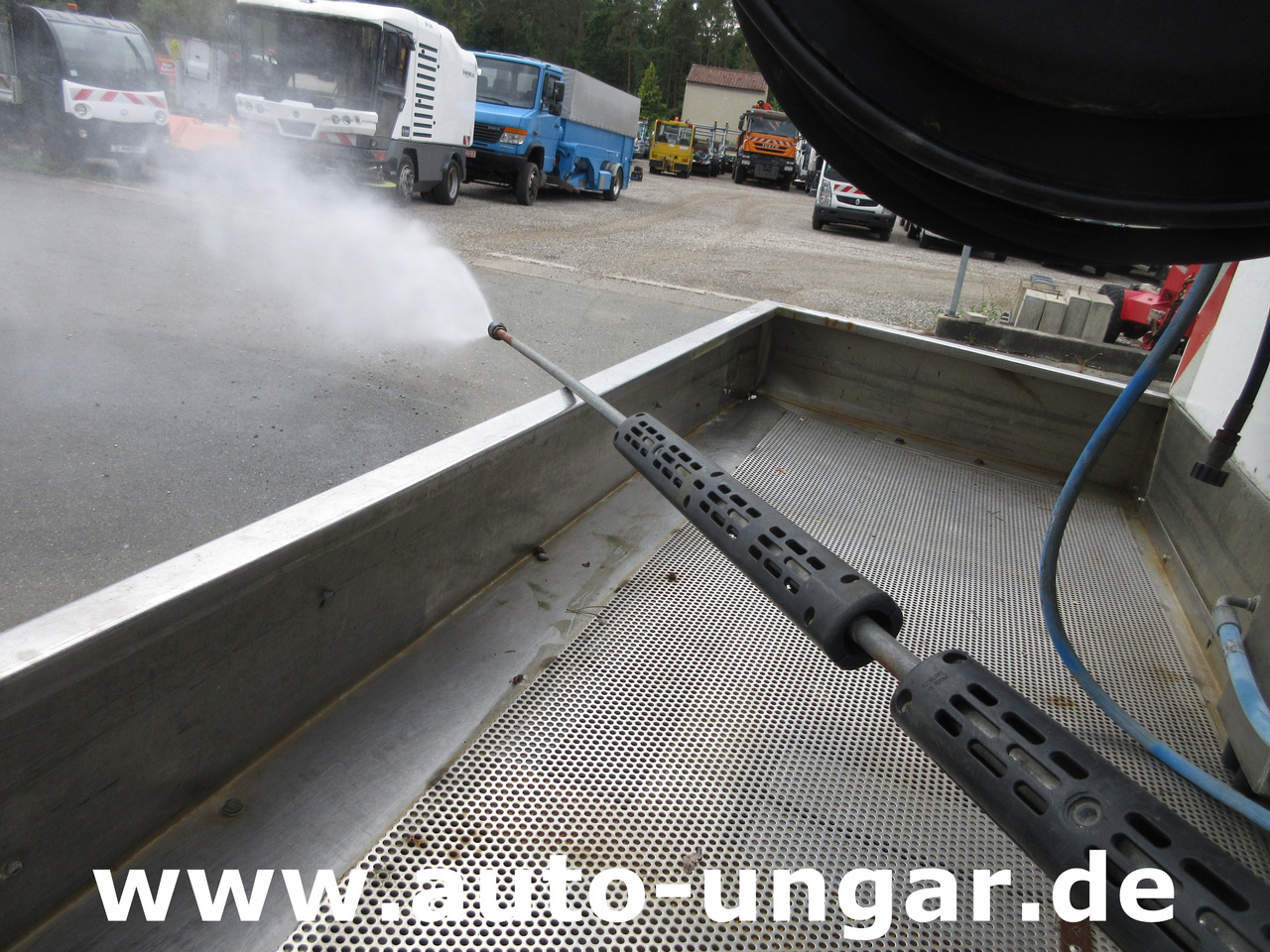 Véhicule de voirie/ Spécial NISSAN Atleon 70.14 mit Hochdruckreiniger Wasserwagen Waschwagen Kärcher High Pressure: photos 13 Véhicule de voirie/ Spécial NISSAN Atleon 70.14 mit Hochdruckreiniger Wasserwagen Waschwagen Kärcher High Pressure: photos 13