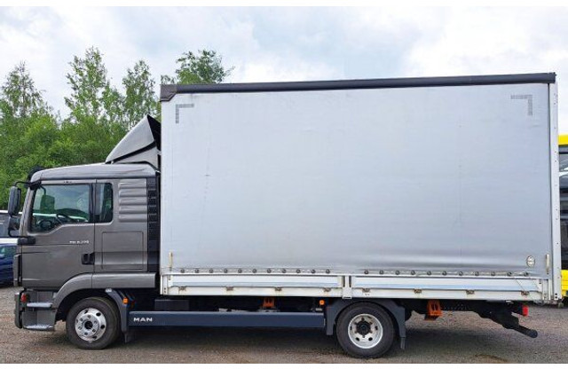 MAN TGL 8.220 (7.5t na 5.8m) air luft miachy - Camion à rideaux coulissants: photos 3 MAN TGL 8.220 (7.5t na 5.8m) air luft miachy - Camion à rideaux coulissants: photos 3